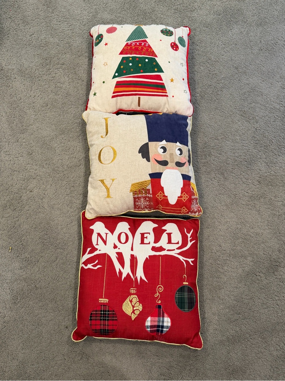 Set of 3 Christmas Decorative Accent Pillows